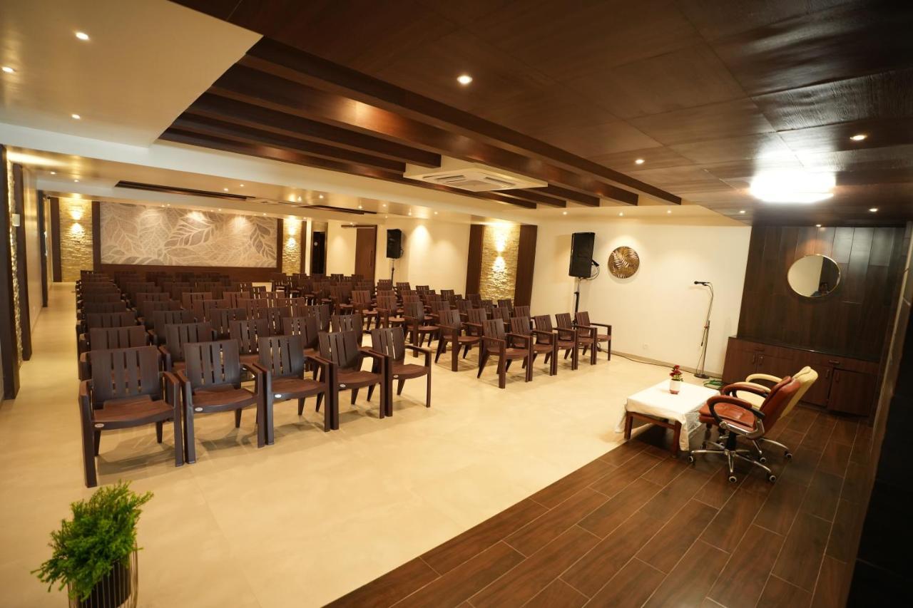 Sri Ambal Grand Hotel Virudunagar ภายนอก รูปภาพ