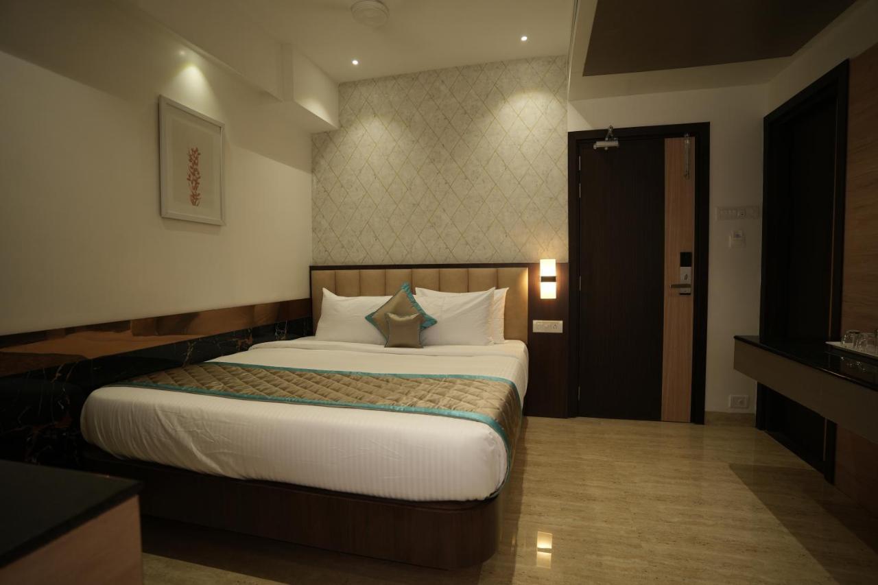 Sri Ambal Grand Hotel Virudunagar ภายนอก รูปภาพ