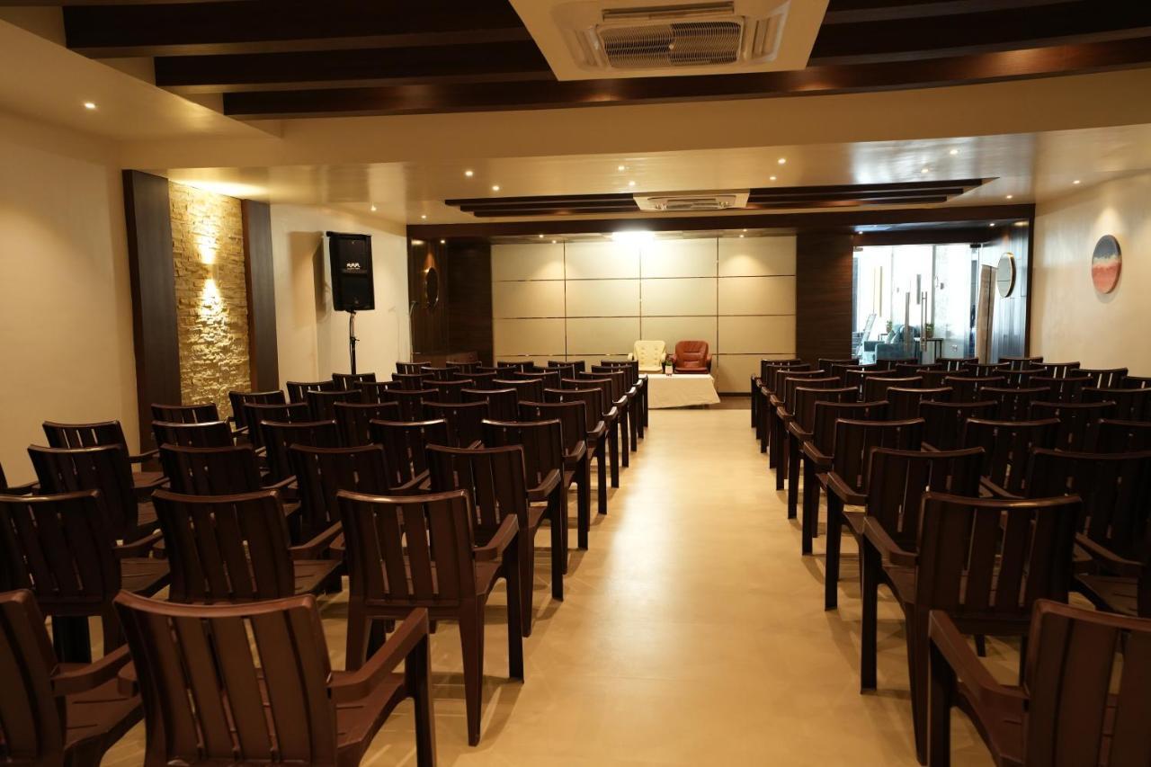Sri Ambal Grand Hotel Virudunagar ภายนอก รูปภาพ