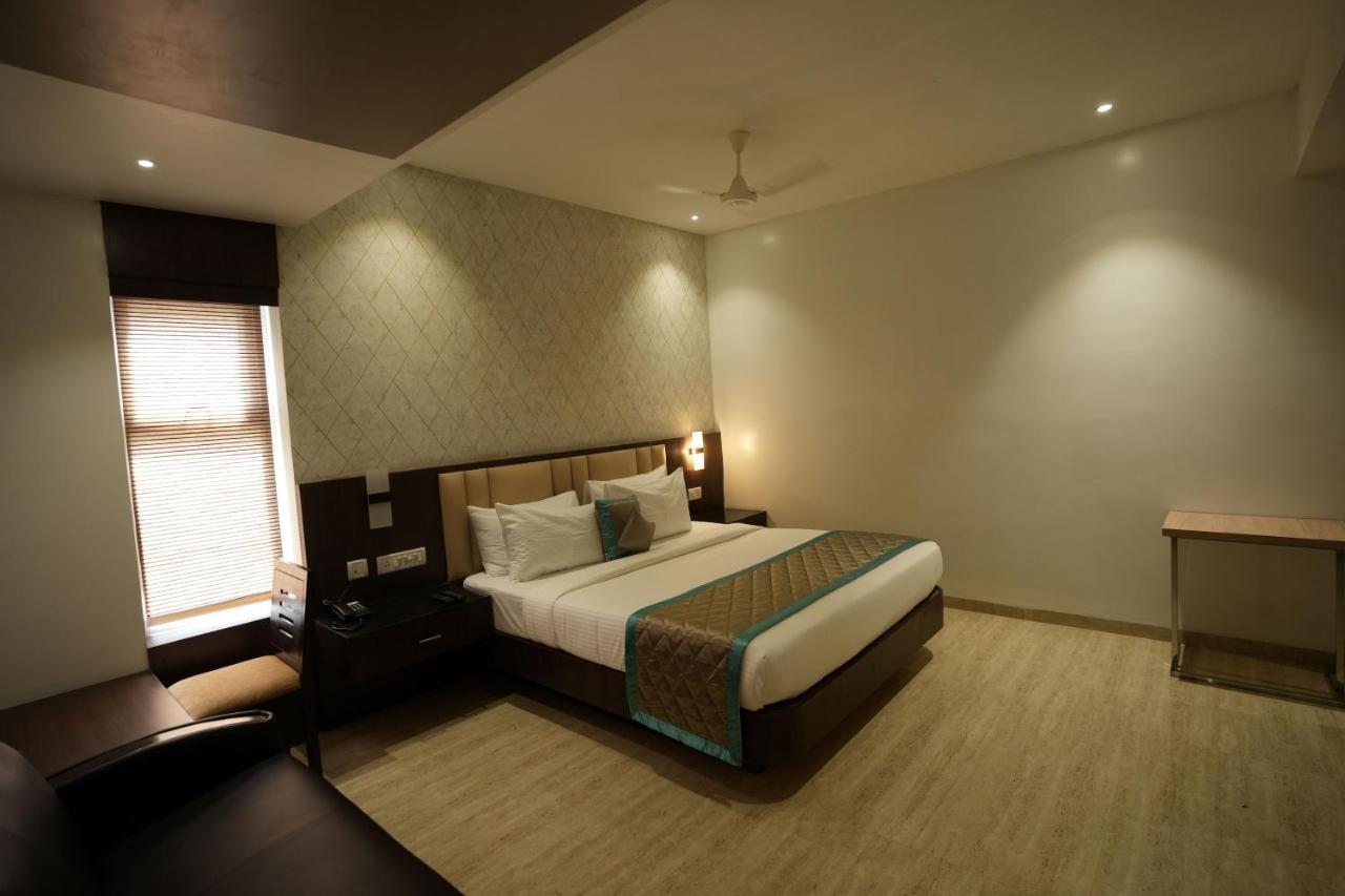 Sri Ambal Grand Hotel Virudunagar ภายนอก รูปภาพ